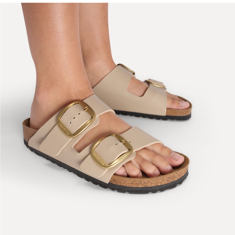 Birkenstock Arizona Big Buckle
Nubuck Leather
$175 Sandcastle size 41 US 10-10.5